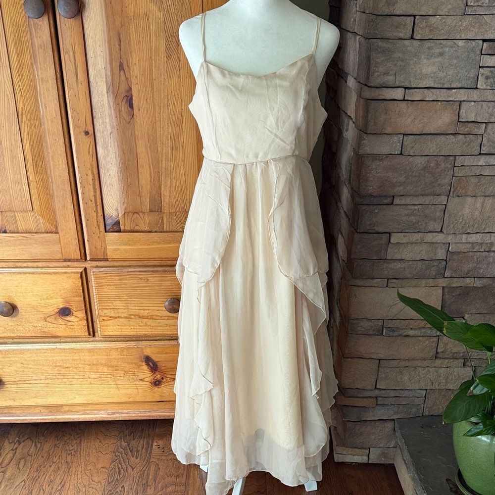 NWT. D.X Elegant Cream Layered Women's Dress.  Size 8